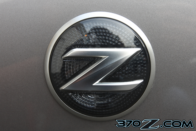 370Z emblem